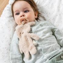Меко зайче за гушкане Nattou beige TEDDY с държач за биберон