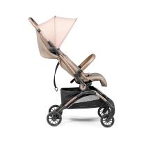 Ултракомпактната и лека количка Peg-Perego Volo Mon Amour