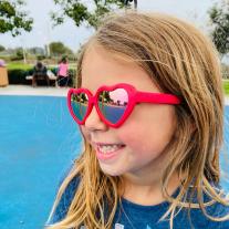 Детски слънчеви очила Roshambo Eyewear във форма сърце с 100% UV защита 2-4години – цвят червен