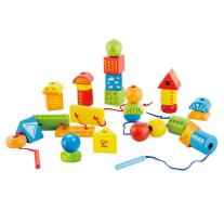 Дървен комплект за игра Hape, Разноцветни кубчета и форми за нанизване