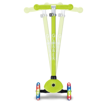 Тротинетка за деца GLOBBER Primo Lights със светещи гуми и регулируема височина Светло зелена
